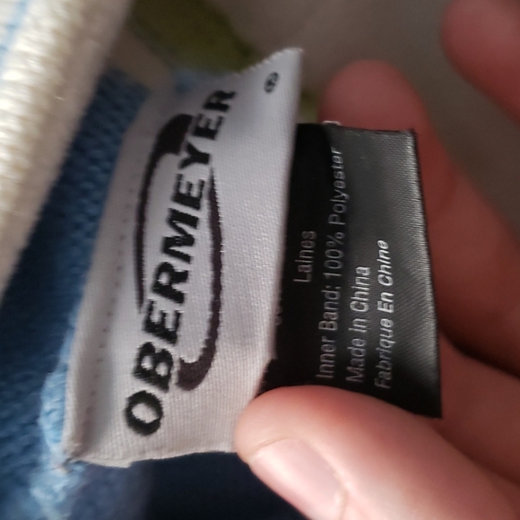 A beanie - Picture 3 of 4